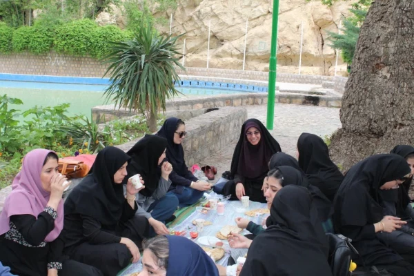 برنامه پیاده روی به مناسبت گرامیداشت هفته سلامت با شعار« سلامت برای همه » با محوریت پاکسازی محیط زیست توسط دانشجومعلمان در مسیر جاده سلامت به مقصد بش قارداش 7