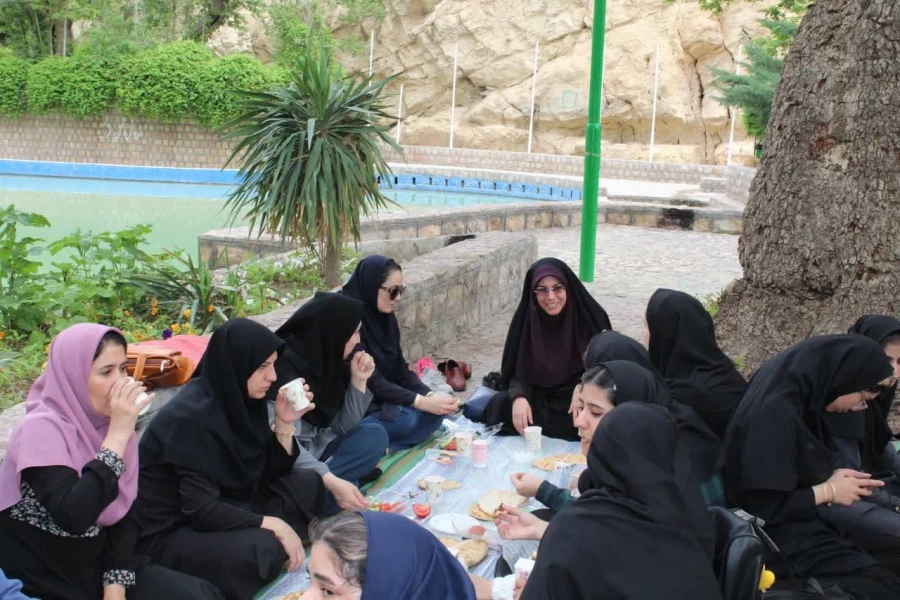 برنامه پیاده روی به مناسبت گرامیداشت هفته سلامت با شعار« سلامت برای همه » با محوریت پاکسازی محیط زیست توسط دانشجومعلمان در مسیر جاده سلامت به مقصد بش قارداش 7