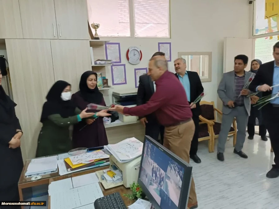 تقدیر از معلمان پرتلاش بمناسبت گرامیداشت روز معلم توسط مسئولین دانشگاه فرهنگیان  2