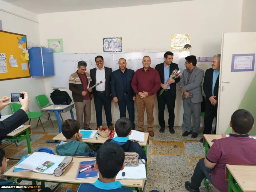 تقدیر از معلمان پرتلاش بمناسبت گرامیداشت روز معلم توسط مسئولین دانشگاه فرهنگیان  3