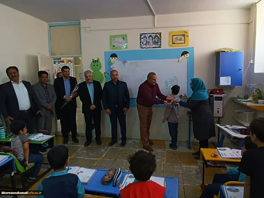 تقدیر از معلمان پرتلاش بمناسبت گرامیداشت روز معلم توسط مسئولین دانشگاه فرهنگیان  6