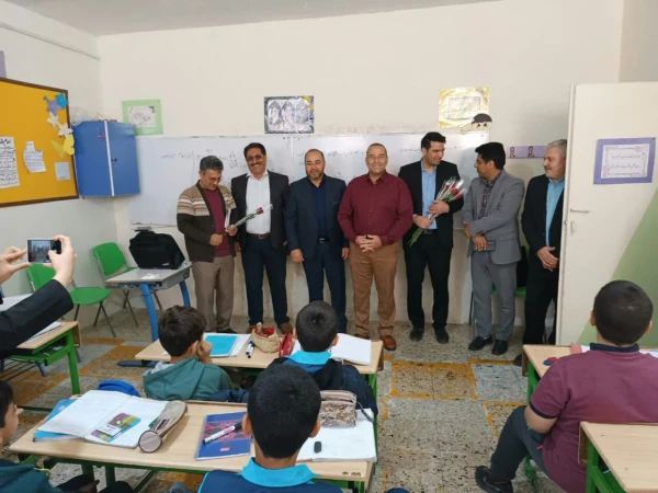 تقدیر از معلمان پرتلاش بمناسبت گرامیداشت روز معلم توسط مسئولین دانشگاه فرهنگیان  4