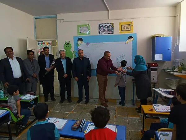 تقدیر از معلمان پرتلاش بمناسبت گرامیداشت روز معلم توسط مسئولین دانشگاه فرهنگیان  6