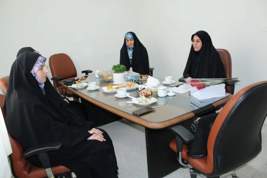 نشست صمیمانه سرپرست پردیس امام جعفر صادق(ع) با اساتید گروه معارف دانشگاه های استان 2