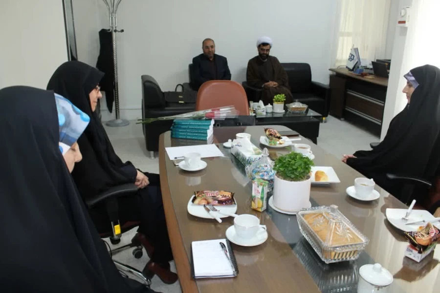 نشست صمیمانه سرپرست پردیس امام جعفر صادق(ع) با اساتید گروه معارف دانشگاه های استان 3