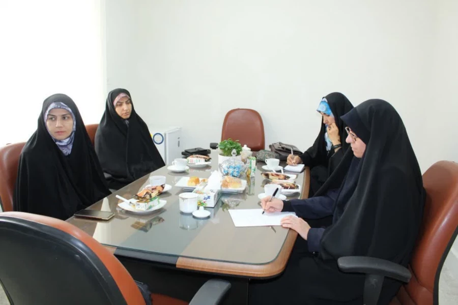 نشست صمیمانه سرپرست پردیس امام جعفر صادق(ع) با اساتید گروه معارف دانشگاه های استان 4