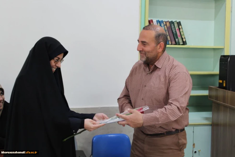 تقدیر و تشکر از اساتید محترم توسط سرپرست پردیس خواهران به مناسبت هفته معلم
 2