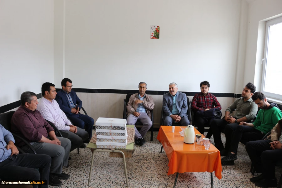 دیدار مسئولین حوزه دانشجویی و جمعی از دانشجویان رشته مشاوره از دانش آموزان با نیازهای ویژه مجنمع امام خامنه ای شهرستان بجنورد 3