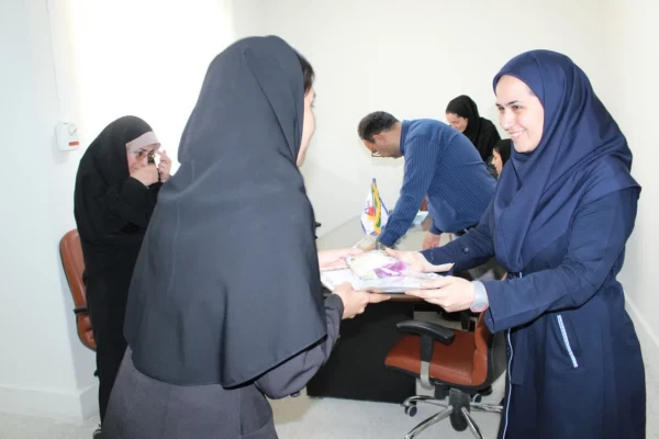 تقدیر و تشکر از بازیکنان تیم والیبال چهار نفره پردیس خواهران راه یافته به یک هشتم نهایی مسابقات کشوری 5