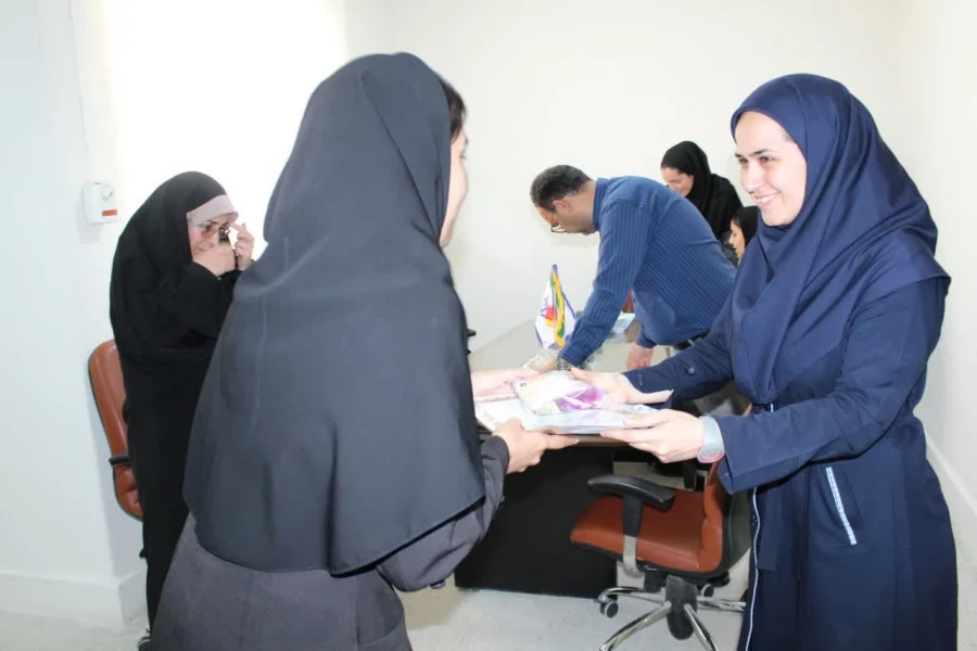 تقدیر و تشکر از بازیکنان تیم والیبال چهار نفره پردیس خواهران راه یافته به یک هشتم نهایی مسابقات کشوری 5