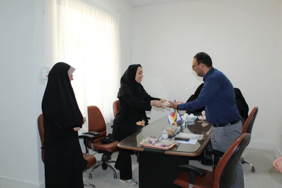 تقدیر و تشکر از بازیکنان تیم والیبال چهار نفره پردیس خواهران راه یافته به یک هشتم نهایی مسابقات کشوری 6