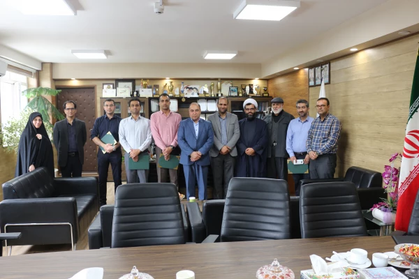 نشست صمیمی مسئولین دانشگاه با مدرکل نوسازی و توسعه مدارس استان 2