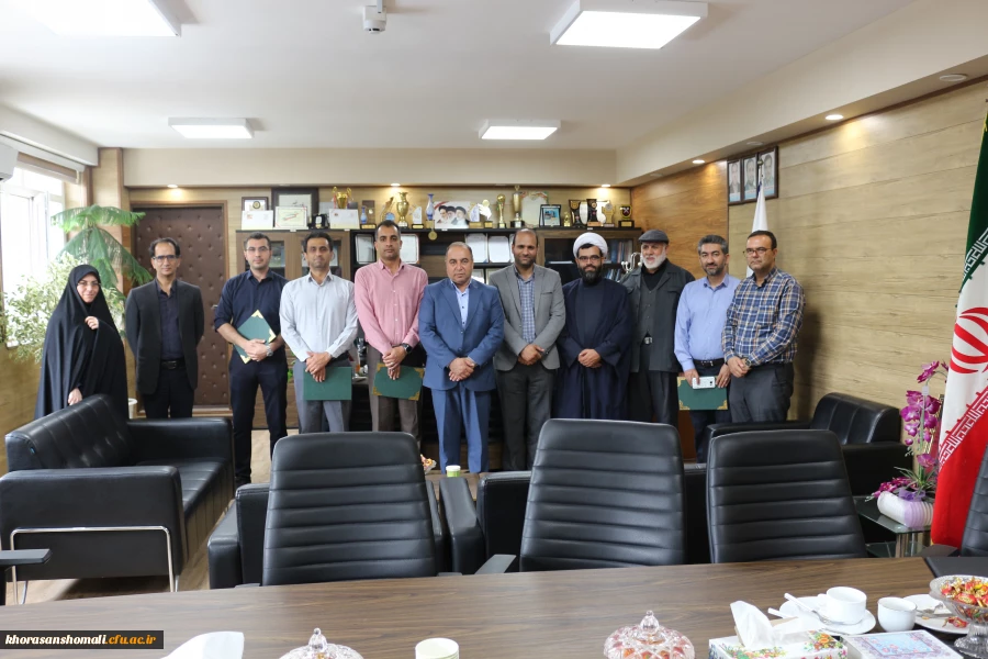 نشست صمیمی مسئولین دانشگاه با مدرکل نوسازی و توسعه مدارس استان 2