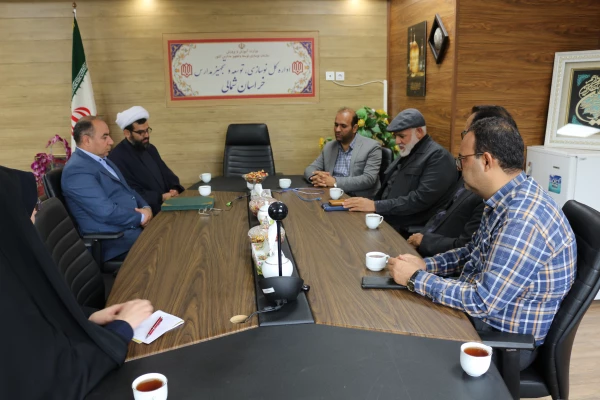 نشست صمیمی مسئولین دانشگاه با مدرکل نوسازی و توسعه مدارس استان 5