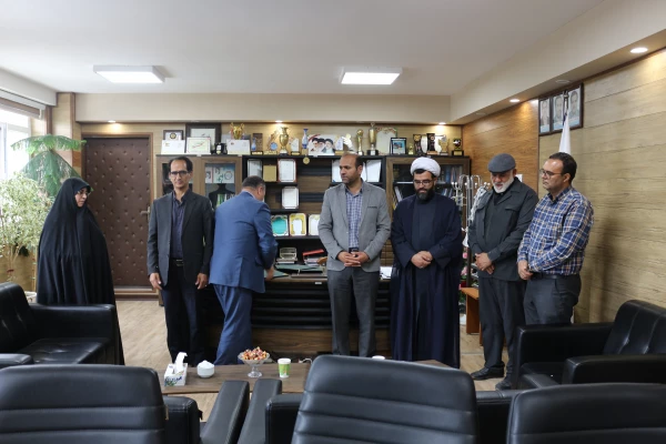 نشست صمیمی مسئولین دانشگاه با مدرکل نوسازی و توسعه مدارس استان 6