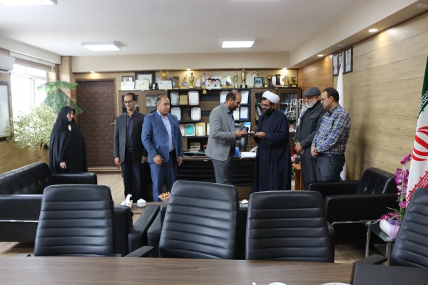 نشست صمیمی مسئولین دانشگاه با مدرکل نوسازی و توسعه مدارس استان 7