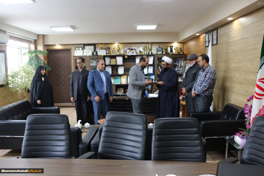 نشست صمیمی مسئولین دانشگاه با مدرکل نوسازی و توسعه مدارس استان 7