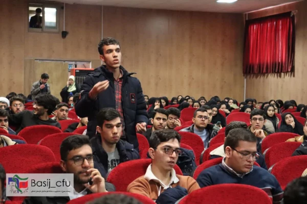 نشست دانشجویی با موضوع انتخابات و برگزاری "دیوار جیغ" 3