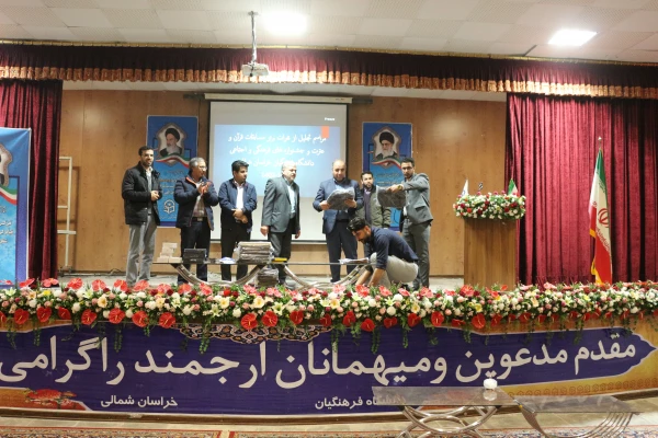 تجلیل از نفرات برتر قرآن و عترت دانشجومعلمان پردیس امام محمدباقر(ع)  5