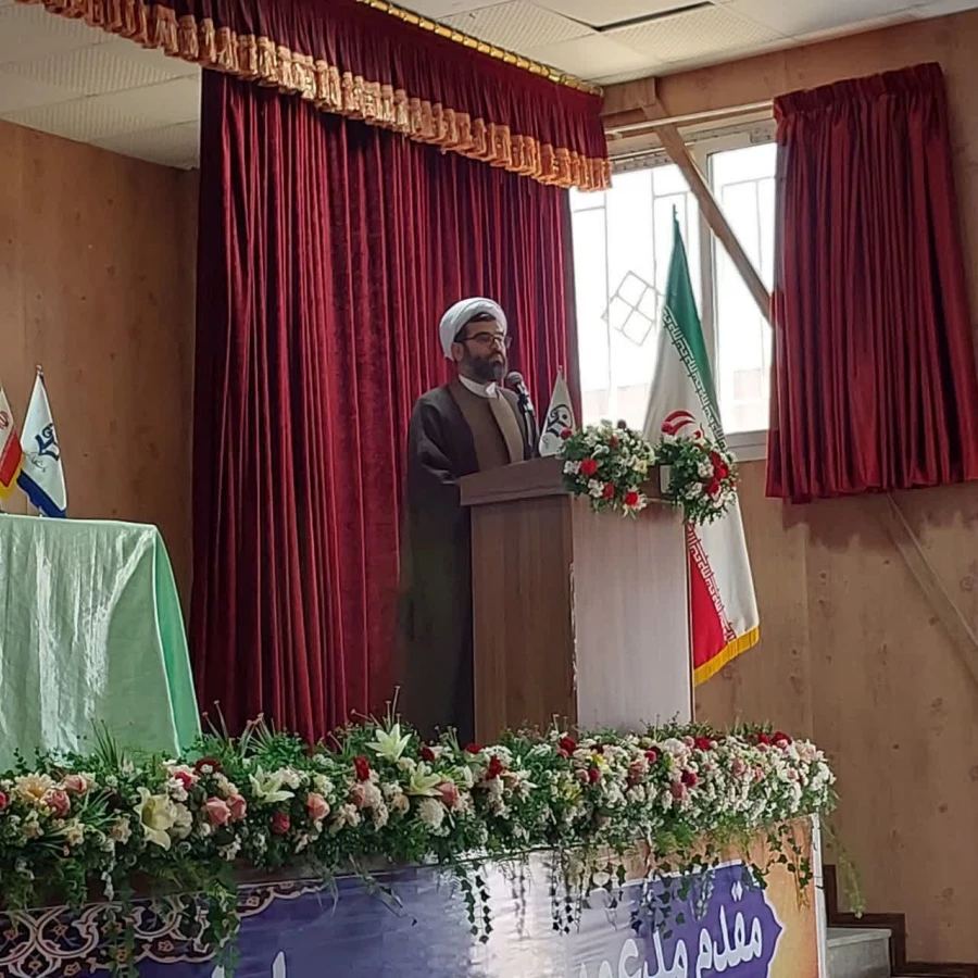 نشست تخصصی با موضوع ناگفته هایی از مدیریت شهید رئیسی در دولت سیزدهم با حضور دکتر مجاهد معاون پیگیری های ویژه دولت شهید رئیسی 3