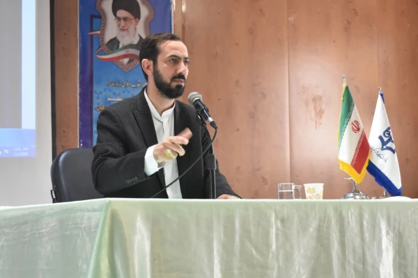 نشست تخصصی با موضوع ناگفته هایی از مدیریت شهید رئیسی در دولت سیزدهم با حضور دکتر مجاهد معاون پیگیری های ویژه دولت شهید رئیسی 4