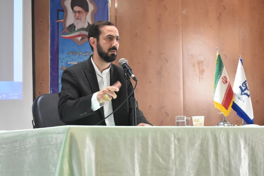 نشست تخصصی با موضوع ناگفته هایی از مدیریت شهید رئیسی در دولت سیزدهم با حضور دکتر مجاهد معاون پیگیری های ویژه دولت شهید رئیسی 4