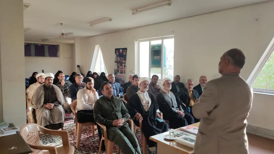 در راستای برگزاری کنگره شهدای استان خراسان شمالی نشستی با حضور راویان پیشکسوت و جوان استان در محل سالن فجر ناحیه سپاه بجنورد برگزار گردید.
 3