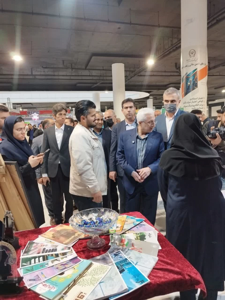 بازدید استاندار محترم استان خراسان شمالی از غرفه پژوهش و دستاوردهای علمی دانشگاه فرهنگیان، به مناسبت هفته پژوهش 4