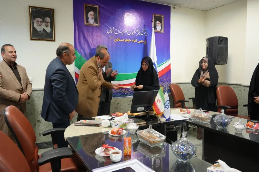 تجلیل از دانشجومعلمان فعال شاهد و ایثارگر دانشگاه فرهنگیان خراسان شمالی 6